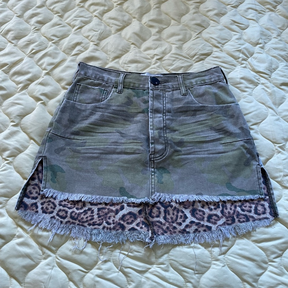 ONE TEASPOON womens camo and cheetah skirt size 26